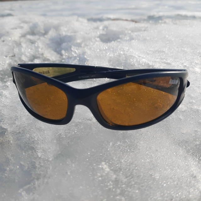 Очки ALASKAN: Поляризационные очки, поляризационные накладки на очки и поляризационные очки с диоптриями. Все они с разным цветом линз под любую освещенность и оправы под разные формы лица. 