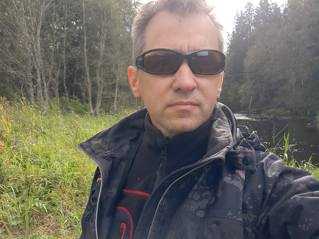 Очки ALASKAN: Поляризационные очки не только снимают лишнее напряжение с глаз, но и позволяют заглянуть под воду убирая все солнечные блики с поверхности воды. 