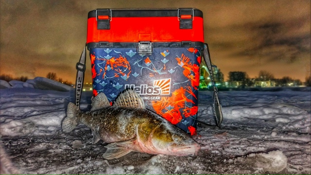 И снасти сложить , и еду взять , и отдохнуть когда устали стоять, и даже рыбу сложить! Все удовольствия в одном! Неизменный помощник на зимней рыбалке  - Ящик рыболовный зимний Helios 