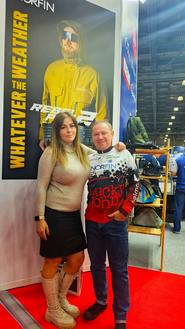 Стенд SALMO с брендами LUCKY JOHN , NORFIN 