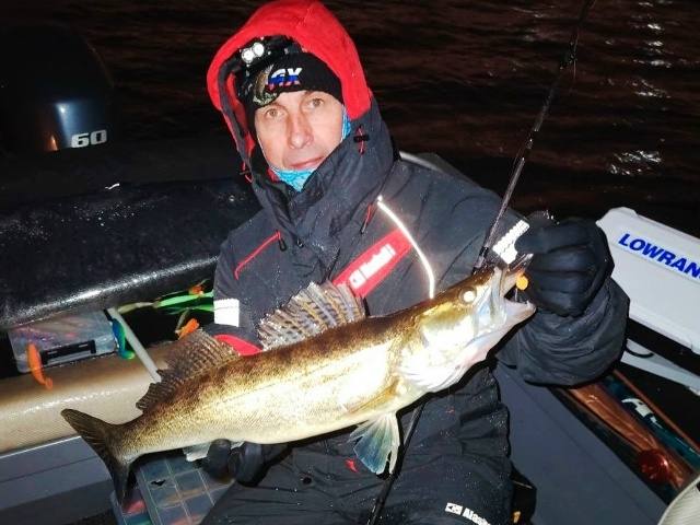 Решили выехать с Игорем Шачневыв на ночного судака. Погода оказалась отличной — немного ветрено и слегка снежно.