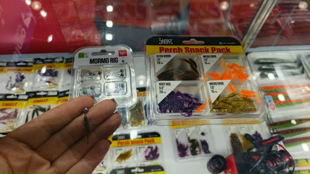 Стенд SALMO с брендами LUCKY JOHN , NORFIN