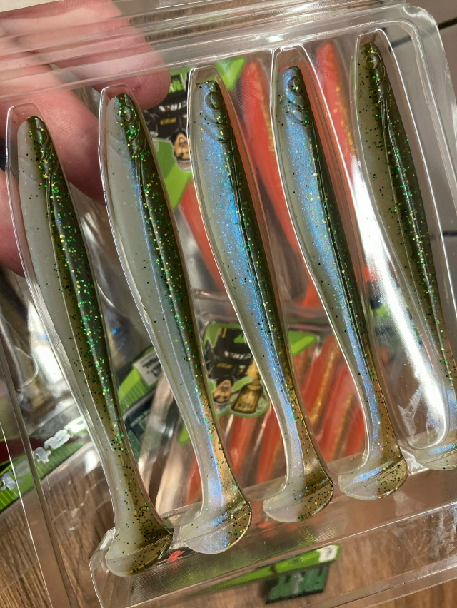 Frapp Snatcher на картинке и правда был очень похож на Keitech Easy Shiner 